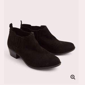 Torrid 7W chelsea booties
